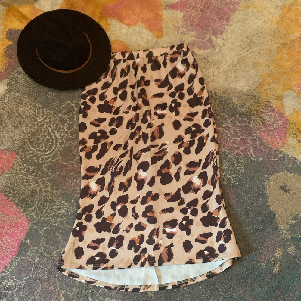 Leopard midi skirt